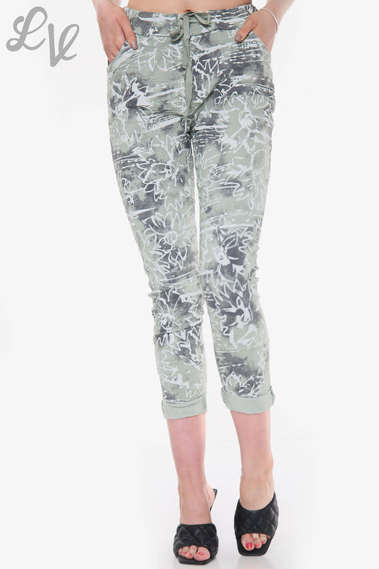 Dames bloemenprint Scribble Magic Trousers Khaki Stukprijs € 14,99