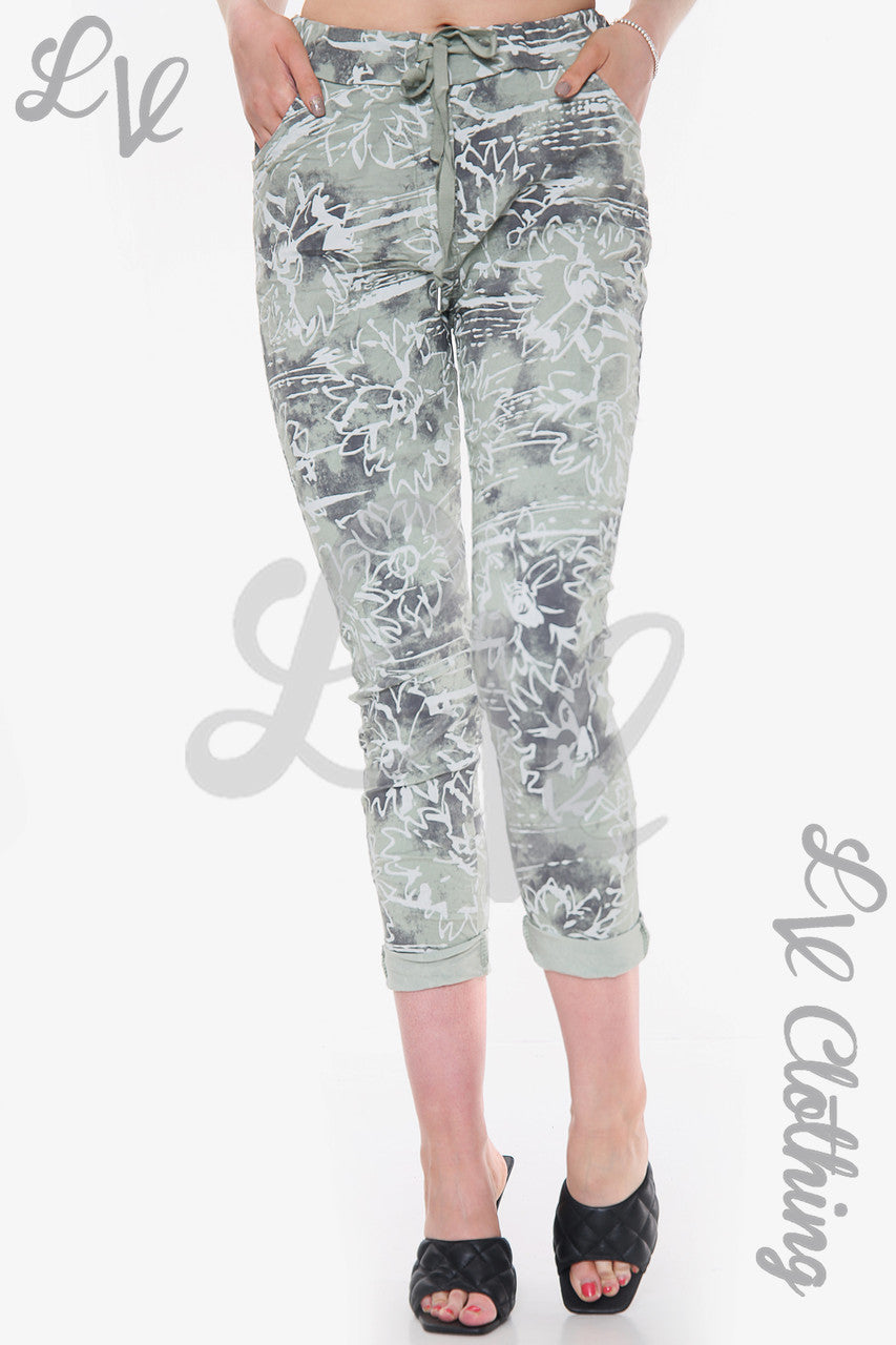 Dames bloemenprint Scribble Magic Trousers Khaki Stukprijs € 14,99