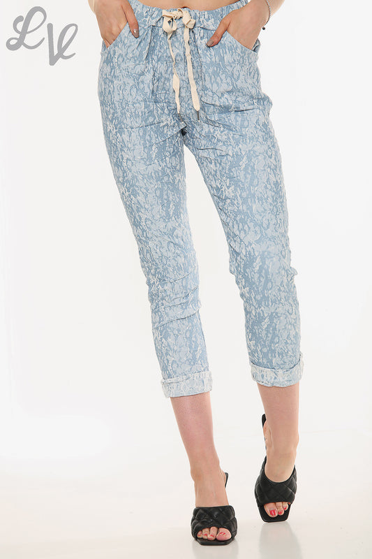 Dames Magic Broek met Gebarsten Effect Print Lichtblauw Stukprijs € 14,99