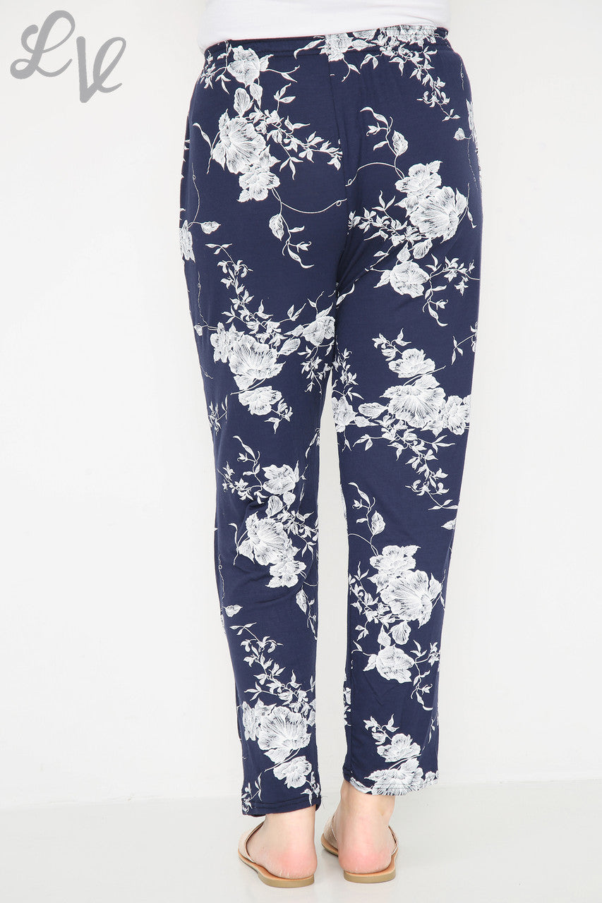 Damesbroek met bloemen- en bladprint navy
