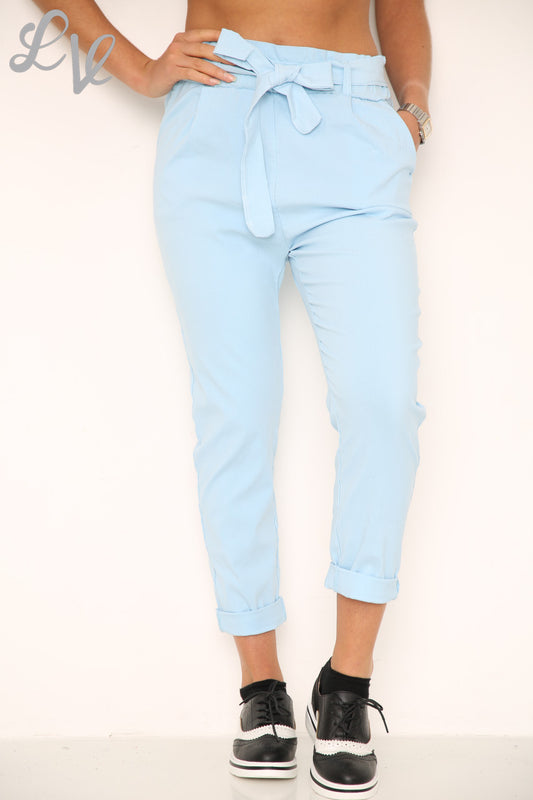 Dames Grote Maten Magic Broek met Paperbag Taille Lichtblauw Prijs per stuk € 9,99