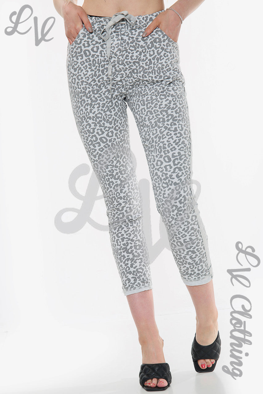 Dames Luipaardprint Glitter Zijpaneel Magische Broek Zilver Prijs per stuk € 14,99