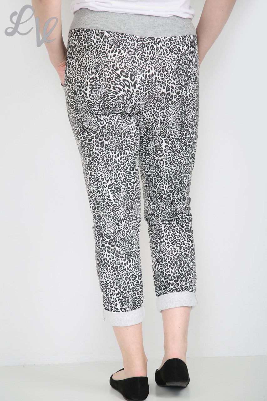 Dames Joggingbroek met Cheetahprint Wit - Stuksprijs €6,99