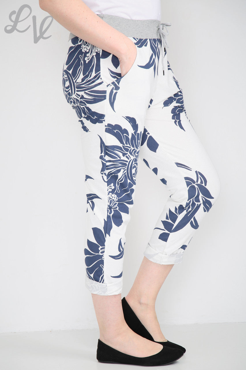 Dames Joggingbroek met Bloemmotief en Omtrekprint Wit - Prijs per eenheid € 6,99