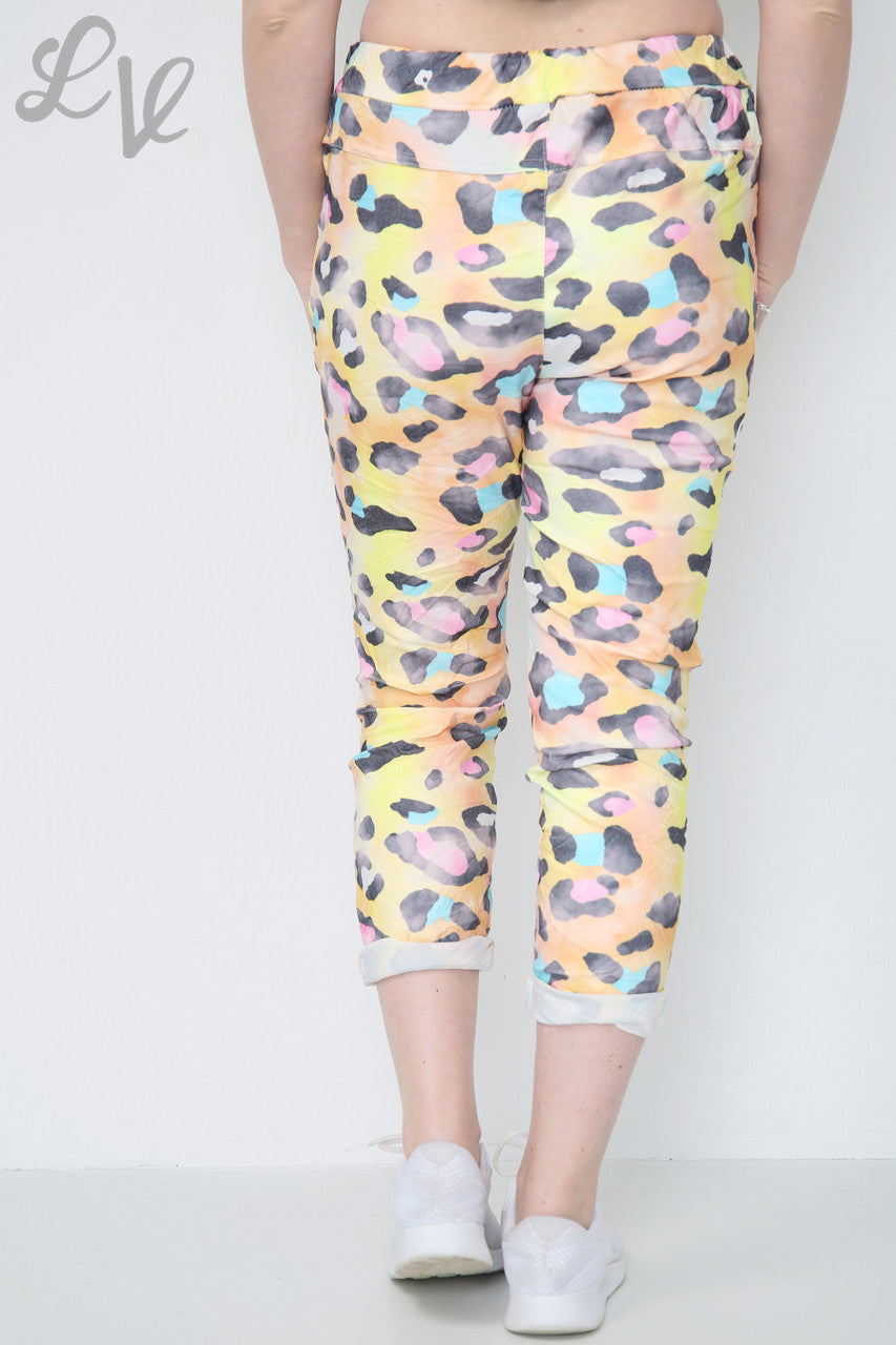 Dames kleurrijke legging met luipaardprint geel per stuk € 8,99