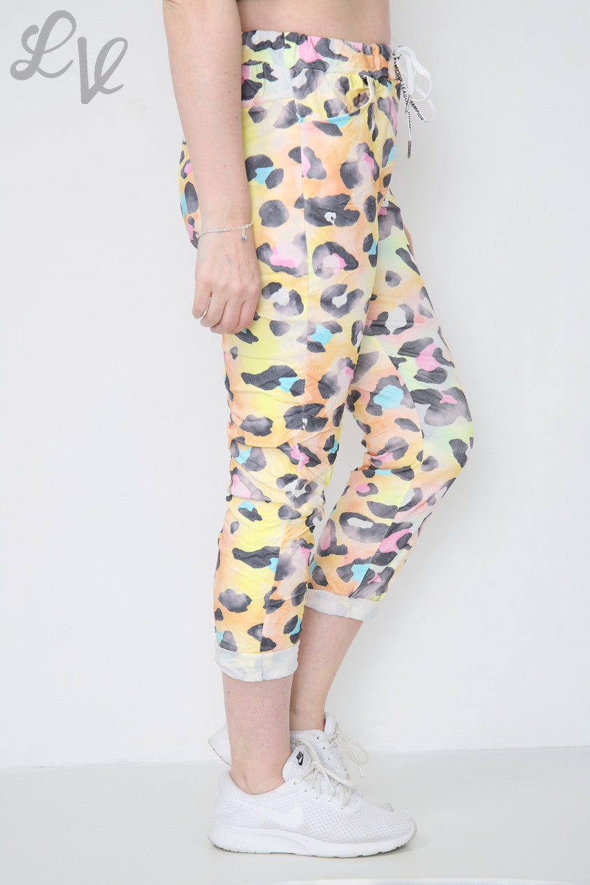 Dames kleurrijke legging met luipaardprint geel per stuk € 8,99