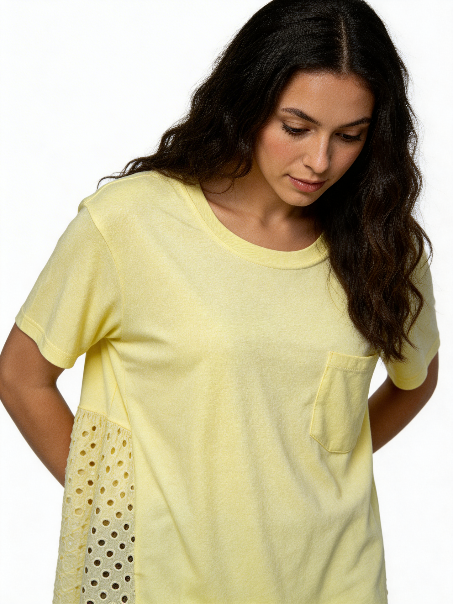 Sunlit Ease Relaxed Fit Katoenen T-shirt met Oogjespaneel - Citroen