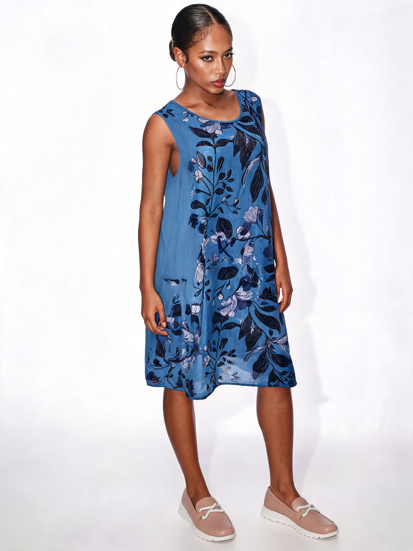 Botanische mouwloze swingjurk met bloemenprint – Denim