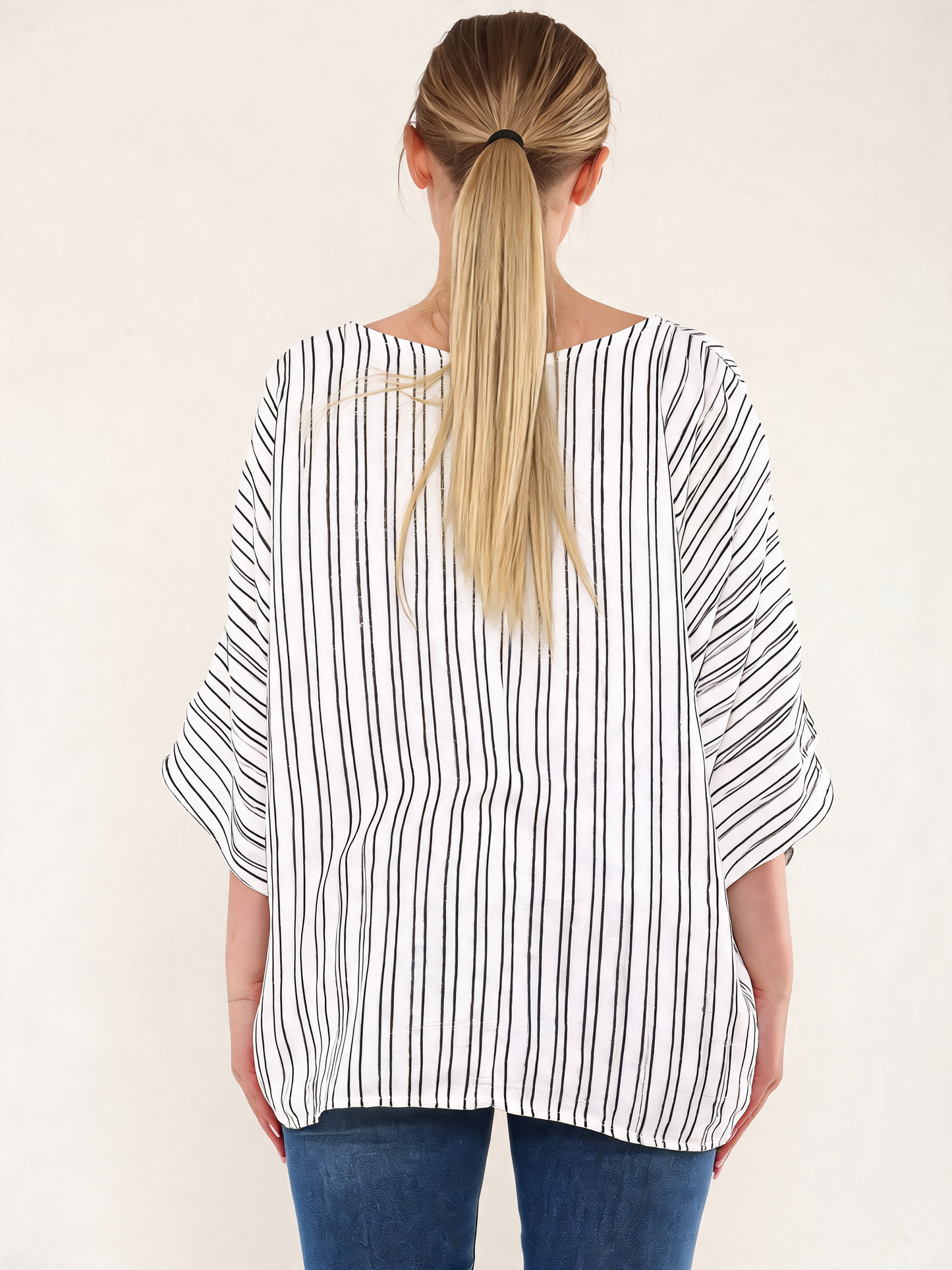 NAALDSTREEP RONDE HALS TOP - WIT