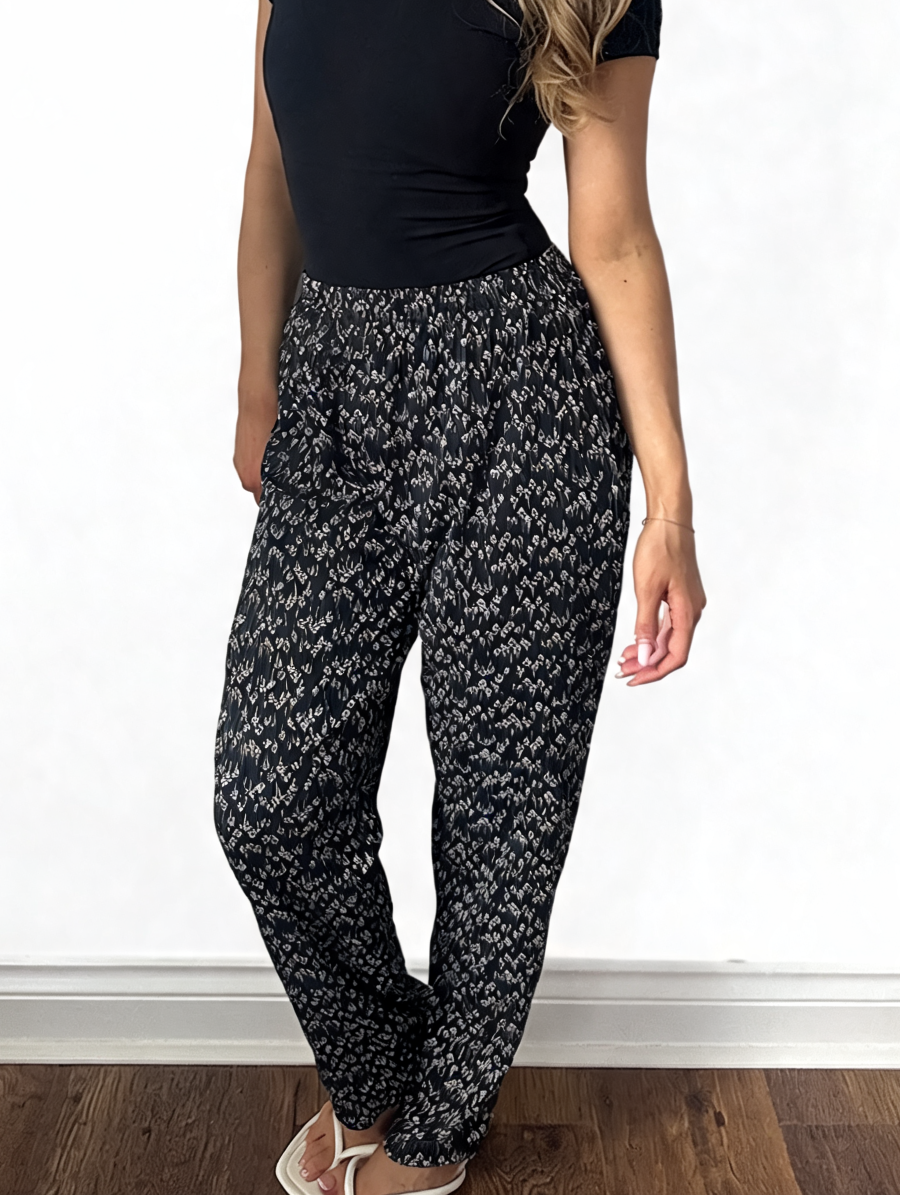 Dames broek met vierkante swirlprint zwart