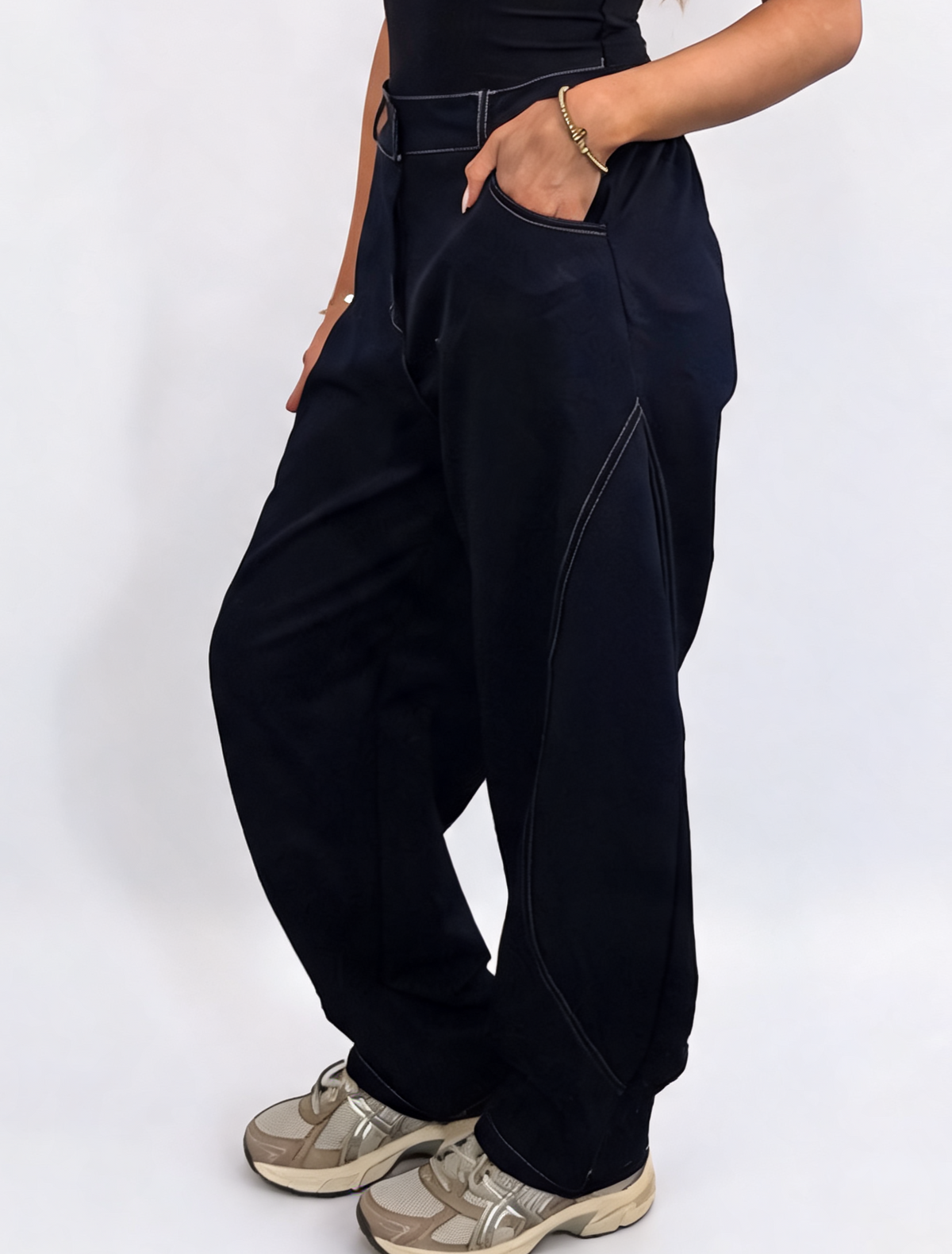High Waisted Barrel-Curved Leg Contrast Stitch Baggy Cotton Twill Pants with Pockets